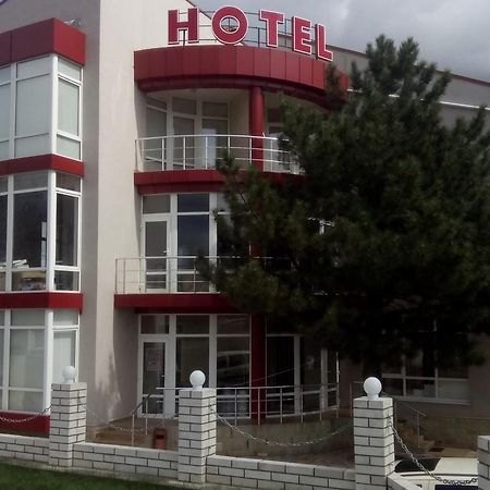 Hotel Paulina Falesti Kültér fotó