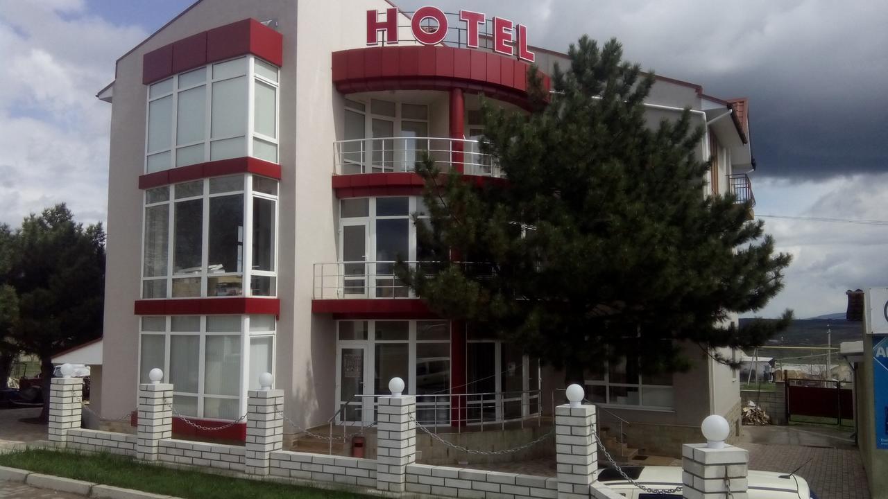 Hotel Paulina Falesti Kültér fotó